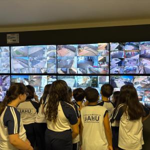 Imagem da notícia ALUNOS DA EMEF ALVARINA BIZARRO SOUZA VISITAM A PREFEITURA