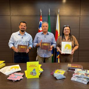 Imagem da notícia PREFEITURA DISTRIBUI LIVROS PARA ALUNOS DA REDE MUNICIPAL
