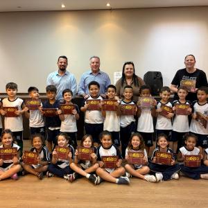 Imagem da notícia PREFEITURA DISTRIBUI LIVROS PARA ALUNOS DA REDE MUNICIPAL