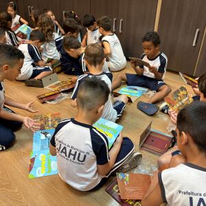 Imagem da notícia PREFEITURA DISTRIBUI LIVROS PARA ALUNOS DA REDE MUNICIPAL