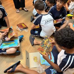 Imagem da notícia PREFEITURA DISTRIBUI LIVROS PARA ALUNOS DA REDE MUNICIPAL