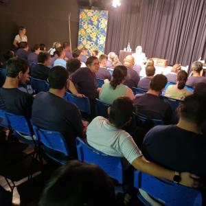 Imagem da notícia MISTURA DE CIRCO E TEATRO PROPORCIONA TARDE DE ALEGRIA NO CEU