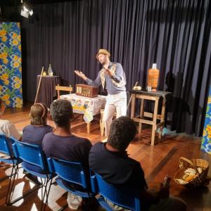 Imagem da notícia MISTURA DE CIRCO E TEATRO PROPORCIONA TARDE DE ALEGRIA NO CEU
