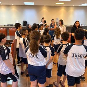 Imagem da notícia PREFEITURA RECEBE A VISITA DE ALUNOS DA EMEF MARIA DE LOURDES