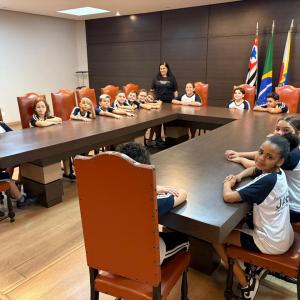 Imagem da notícia PREFEITURA RECEBE A VISITA DE ALUNOS DA EMEF MARIA DE LOURDES