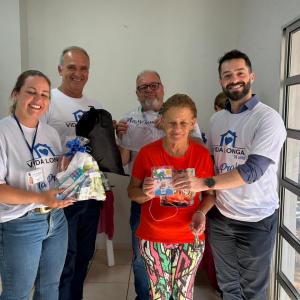 Imagem da notícia PREFEITURA LEVA MORADORES DA VILA DIGNIDADE À PRAIA