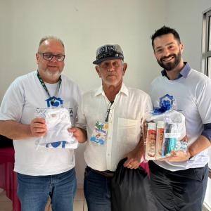 Imagem da notícia PREFEITURA LEVA MORADORES DA VILA DIGNIDADE À PRAIA