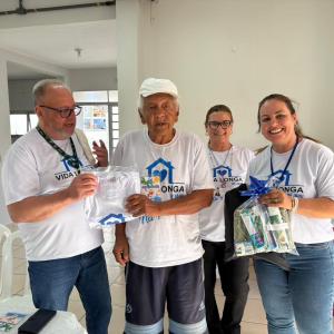 Imagem da notícia PREFEITURA LEVA MORADORES DA VILA DIGNIDADE À PRAIA