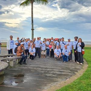 Imagem da notícia MORADORES DA VILA DIGNIDADE CHEGAM À PRAIA
