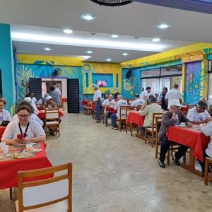 Imagem da notícia MORADORES DA VILA DIGNIDADE CHEGAM À PRAIA