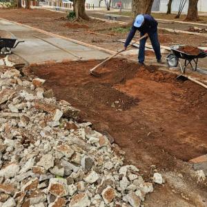 Imagem da notícia  "PRAÇA DA OLARIA" AGORA TEM NOVO CALÇAMENTO!
