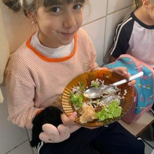 Imagem da notícia PREFEITURA SERVE MERENDA ESPECIAL EM COMEMORAÇÃO AO 'DIA DAS CRIANÇAS'