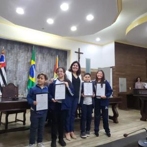 Imagem da notícia PRÊMIO “ALUNO NOTA 10”: ESTUDANTES DA REDE PÚBLICA DE ENSINO EM DESTAQUE