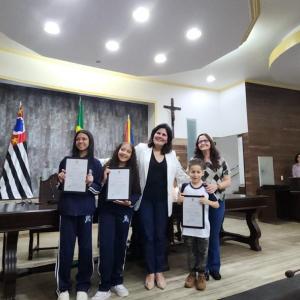 Imagem da notícia PRÊMIO “ALUNO NOTA 10”: ESTUDANTES DA REDE PÚBLICA DE ENSINO EM DESTAQUE