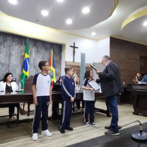 Imagem da notícia PRÊMIO “ALUNO NOTA 10”: ESTUDANTES DA REDE PÚBLICA DE ENSINO EM DESTAQUE