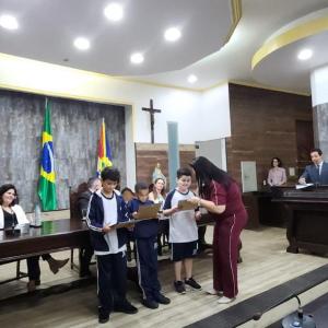 Imagem da notícia PRÊMIO “ALUNO NOTA 10”: ESTUDANTES DA REDE PÚBLICA DE ENSINO EM DESTAQUE