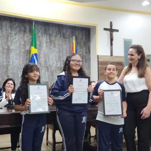 Imagem da notícia PRÊMIO “ALUNO NOTA 10”: ESTUDANTES DA REDE PÚBLICA DE ENSINO EM DESTAQUE