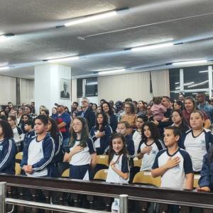 Imagem da notícia PRÊMIO “ALUNO NOTA 10”: ESTUDANTES DA REDE PÚBLICA DE ENSINO EM DESTAQUE