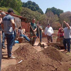 Imagem da notícia  HORTA EM ABRIGO GANHA FORÇA COM OFICINA DE COMPOSTAGEM