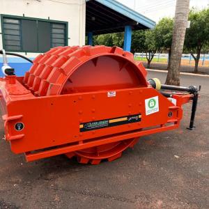 Imagem da notícia PREFEITURA RECEBE NOVO ROLO COMPACTADOR