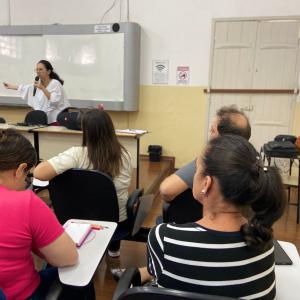 Imagem da notícia PROFISSIONAIS DA SAÚDE PASSAM POR CAPACITAÇÃO PARA MELHORAR ATENDIMENTO NOS BAIRROS
