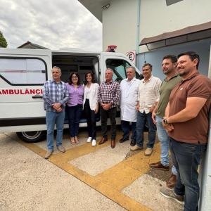 Imagem da notícia PREFEITURA RECEBE NOVA AMBULÂNCIA PARA O TRANSPORTE DE PACIENTES