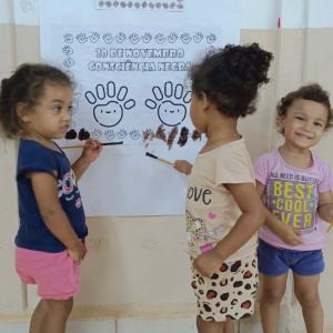 Imagem da notícia ESCOLAS DA REDE MUNICIPAL CELEBRAM A CONSCIÊNCIA NEGRA COM MUITO CARINHO E APRENDIZAGEM