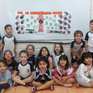 Imagem da notícia ESCOLAS DA REDE MUNICIPAL CELEBRAM A CONSCIÊNCIA NEGRA COM MUITO CARINHO E APRENDIZAGEM