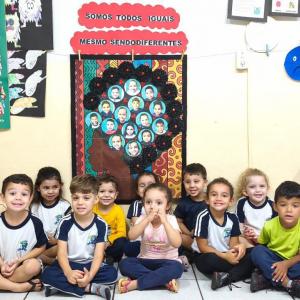 Imagem da notícia ESCOLAS DA REDE MUNICIPAL CELEBRAM A CONSCIÊNCIA NEGRA COM MUITO CARINHO E APRENDIZAGEM