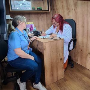 Imagem da notícia AÇÃO ITINERANTE LEVA ATENDIMENTO E ORIENTAÇÃO ÀS MULHERES 