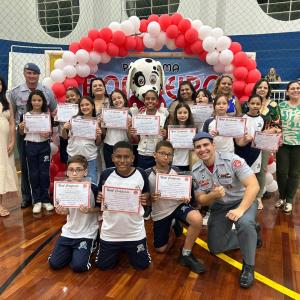 Imagem da notícia  ‘PROGRAMA BOMBEIRO NA ESCOLA’ FORMA ALUNOS DE MAIS OITO ESCOLAS