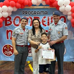 Imagem da notícia  ‘PROGRAMA BOMBEIRO NA ESCOLA’ FORMA ALUNOS DE MAIS OITO ESCOLAS