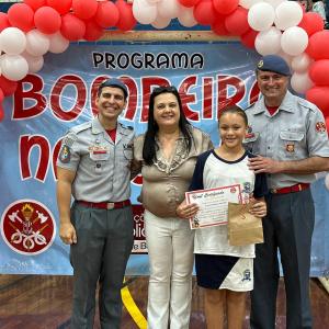 Imagem da notícia  ‘PROGRAMA BOMBEIRO NA ESCOLA’ FORMA ALUNOS DE MAIS OITO ESCOLAS