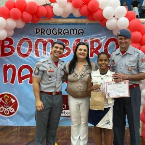 Imagem da notícia  ‘PROGRAMA BOMBEIRO NA ESCOLA’ FORMA ALUNOS DE MAIS OITO ESCOLAS