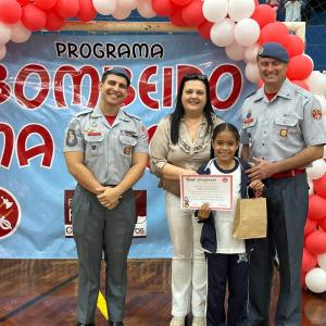 Imagem da notícia  ‘PROGRAMA BOMBEIRO NA ESCOLA’ FORMA ALUNOS DE MAIS OITO ESCOLAS