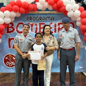 Imagem da notícia  ‘PROGRAMA BOMBEIRO NA ESCOLA’ FORMA ALUNOS DE MAIS OITO ESCOLAS