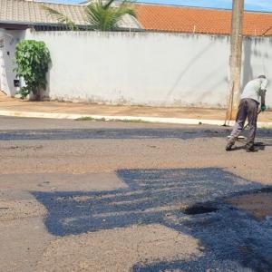 Imagem da notícia  POTUNDUVA RECEBE OPERAÇÃO TAPA-BURACO NOS PONTOS MAIS CRÍTICOS