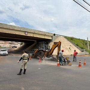 Imagem da notícia PREFEITURA INICIA OBRAS DE ROTATÓRIA NO VIADUTO 'PEDRO CROZERA'