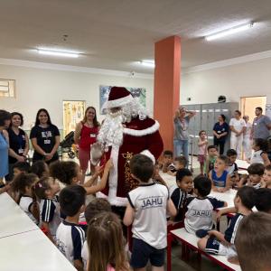 Imagem da notícia PREFEITURA ENTREGA PANETONES DE CHOCOLATE A TODOS OS ALUNOS DA REDE MUNICIPAL