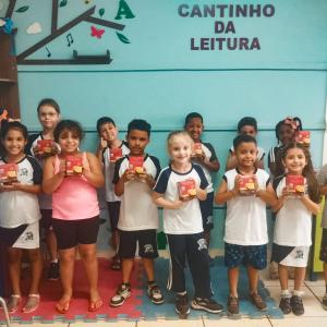 Imagem da notícia PREFEITURA ENTREGA PANETONES DE CHOCOLATE A TODOS OS ALUNOS DA REDE MUNICIPAL