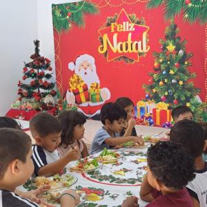 Imagem da notícia PREFEITURA ENTREGA PANETONES DE CHOCOLATE A TODOS OS ALUNOS DA REDE MUNICIPAL