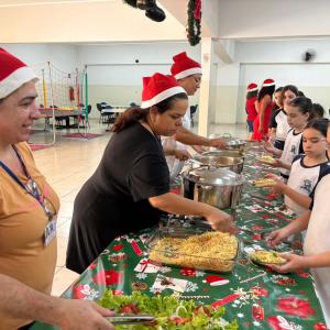Imagem da notícia PREFEITURA ENTREGA PANETONES DE CHOCOLATE A TODOS OS ALUNOS DA REDE MUNICIPAL
