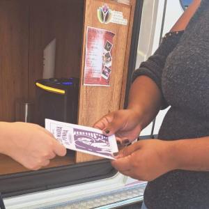 Imagem da notícia AÇÃO ITINERANTE: SERVIÇOS E ORIENTAÇÕES PARA MULHERES NA DDM