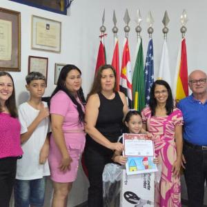 Imagem da notícia ALUNOS DA REDE MUNICIPAL SÃO PREMIADOS NO CONCURSO DE DESENHO “SUPER NOEL EM AÇÃO POR JAHU!”, DO ROTARY