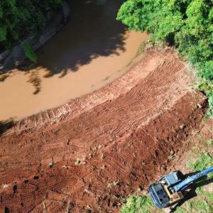 Imagem da notícia SERVIÇOS DE LIMPEZA DO RIO JAÚ AVANÇAM