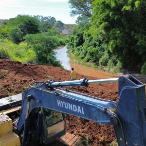 Imagem da notícia SERVIÇOS DE LIMPEZA DO RIO JAÚ AVANÇAM