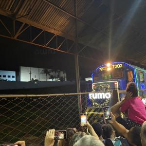 Imagem da notícia TREM ILUMINADO PASSA POR JAHU