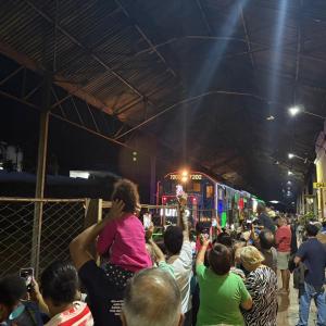 Imagem da notícia TREM ILUMINADO PASSA POR JAHU