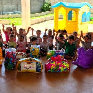 Imagem da notícia PREFEITURA ENTREGA NOVOS BRINQUEDOS PARA AS CRECHES MUNICIPAIS