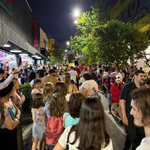 Imagem da notícia PARADA DE NATAL ENCANTA O CENTRO DA CIDADE